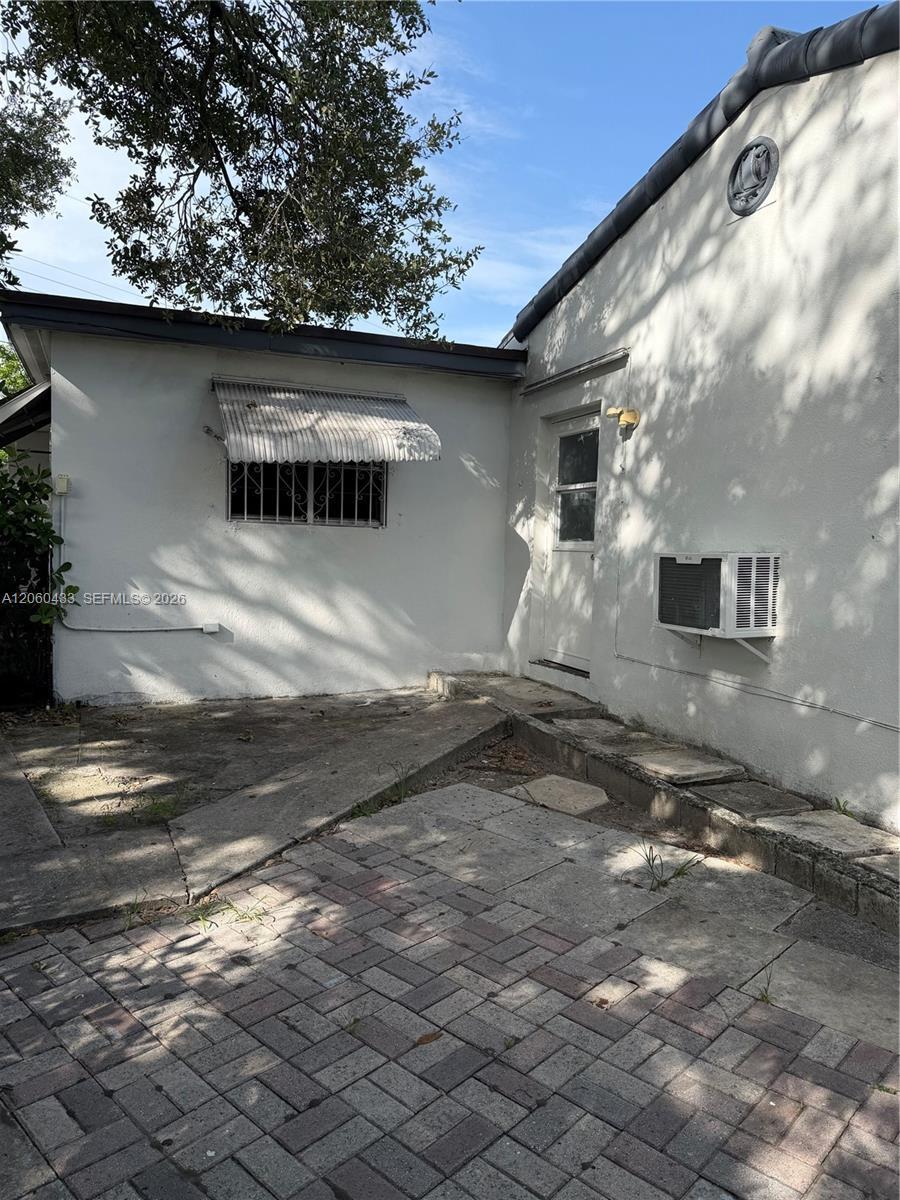 Listing photo 2 for 6137 SW 20th Ct Unit#A, Miramar, FL, 33023