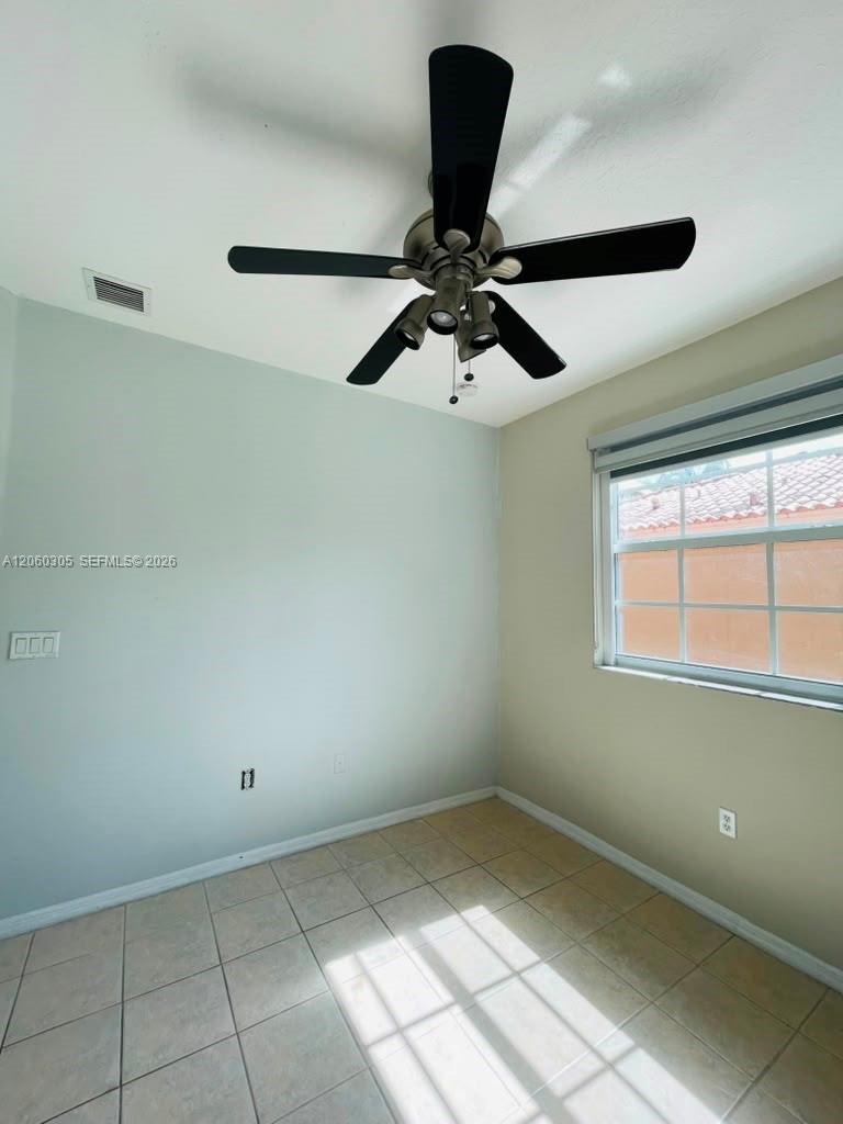 Listing photo 11 for 790 SW 107th Ave Unit#301, Pembroke Pines, FL, 33025