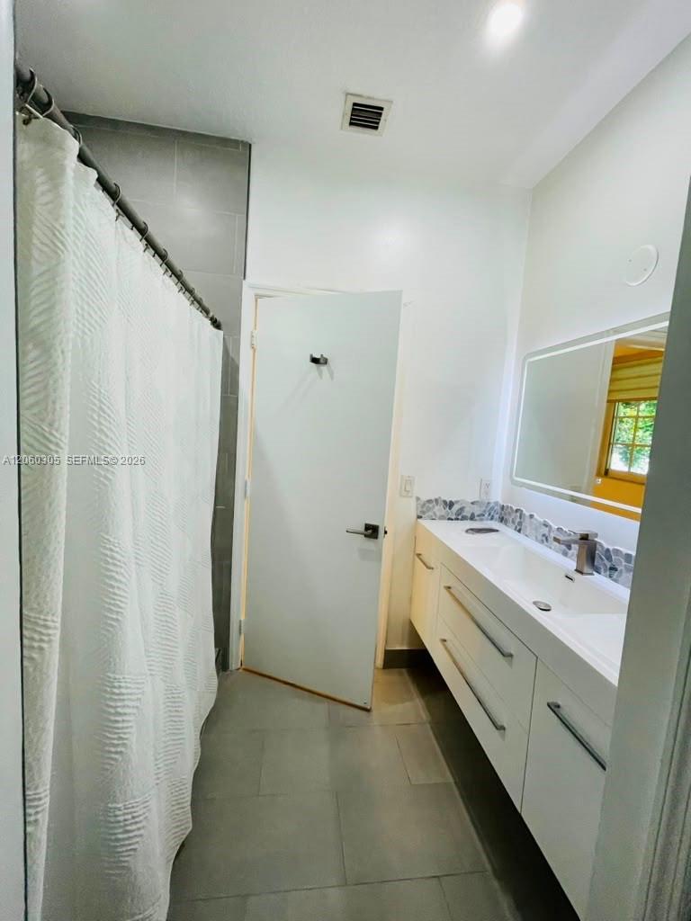 Listing photo 15 for 790 SW 107th Ave Unit#301, Pembroke Pines, FL, 33025