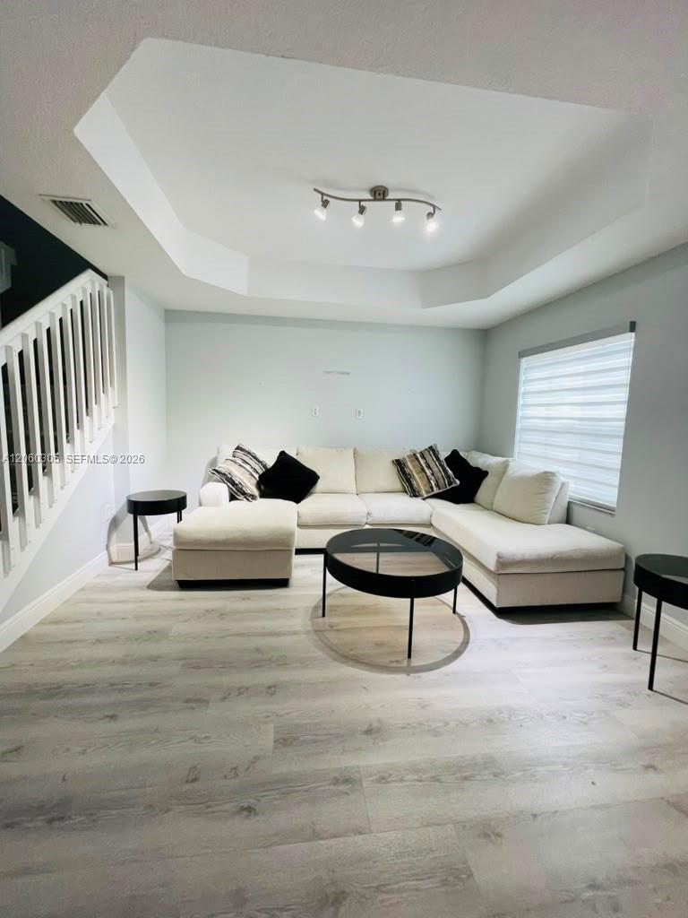 Listing photo 3 for 790 SW 107th Ave Unit#301, Pembroke Pines, FL, 33025
