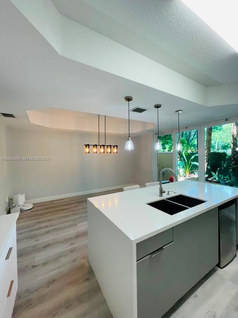 Listing photo 5 for 790 SW 107th Ave Unit#301, Pembroke Pines, FL, 33025