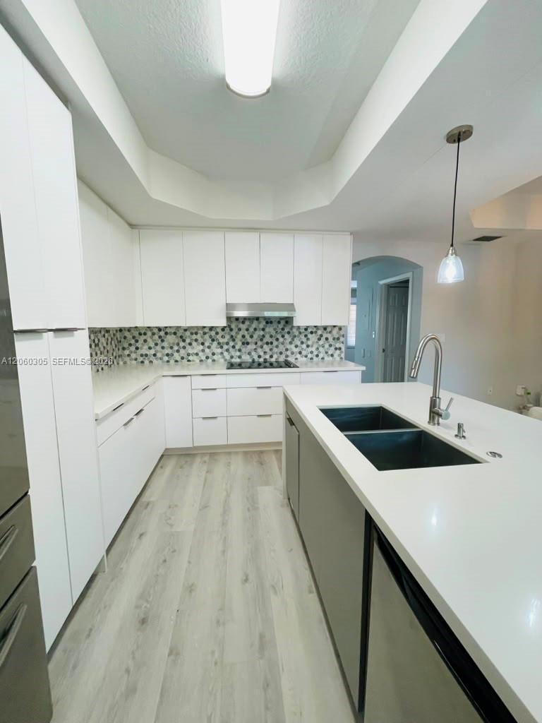 Listing photo 8 for 790 SW 107th Ave Unit#301, Pembroke Pines, FL, 33025