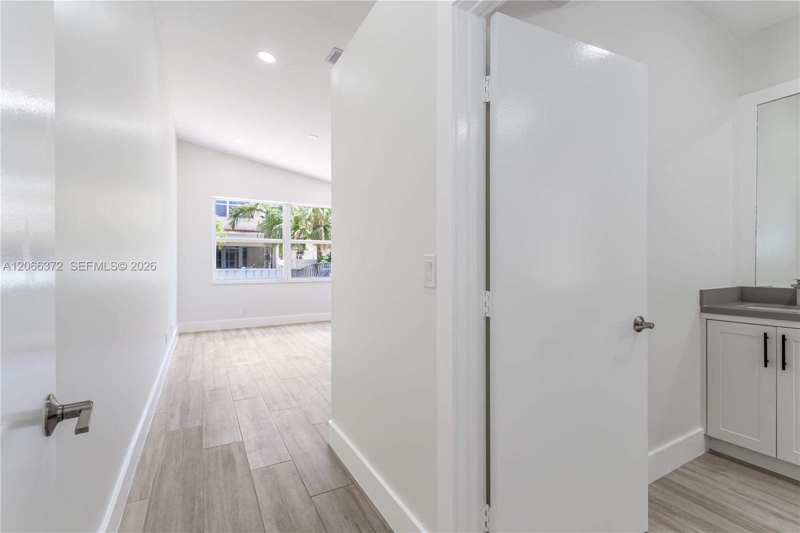 Listing photo 11 for 15130 SW 49th CT Unit#15130, Davie, FL, 33331