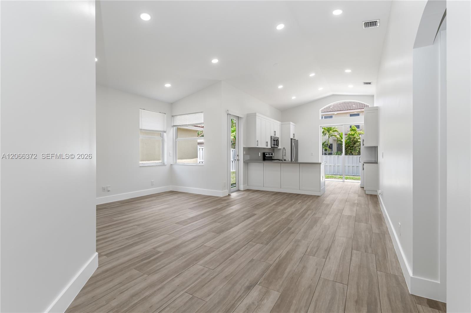 Listing photo 4 for 15130 SW 49th CT Unit#15130, Davie, FL, 33331