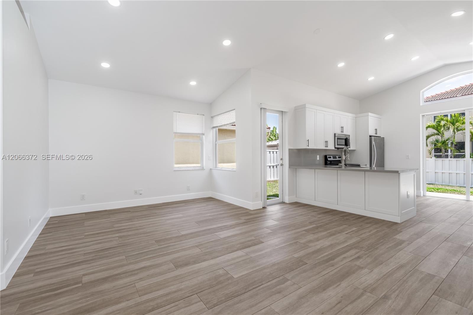 Listing photo 5 for 15130 SW 49th CT Unit#15130, Davie, FL, 33331