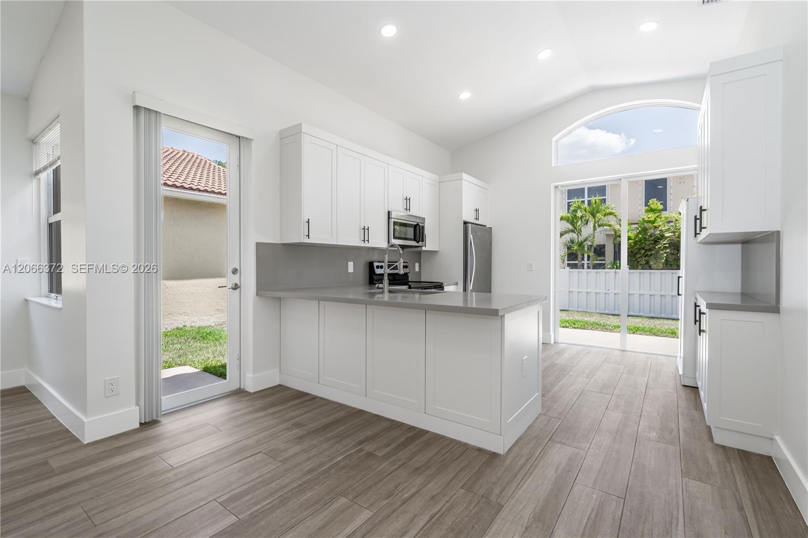 Listing photo 6 for 15130 SW 49th CT Unit#15130, Davie, FL, 33331