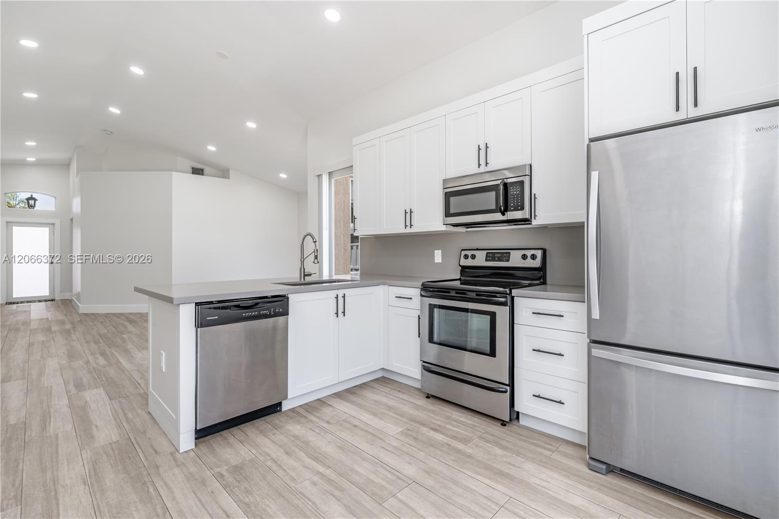 Listing photo 7 for 15130 SW 49th CT Unit#15130, Davie, FL, 33331
