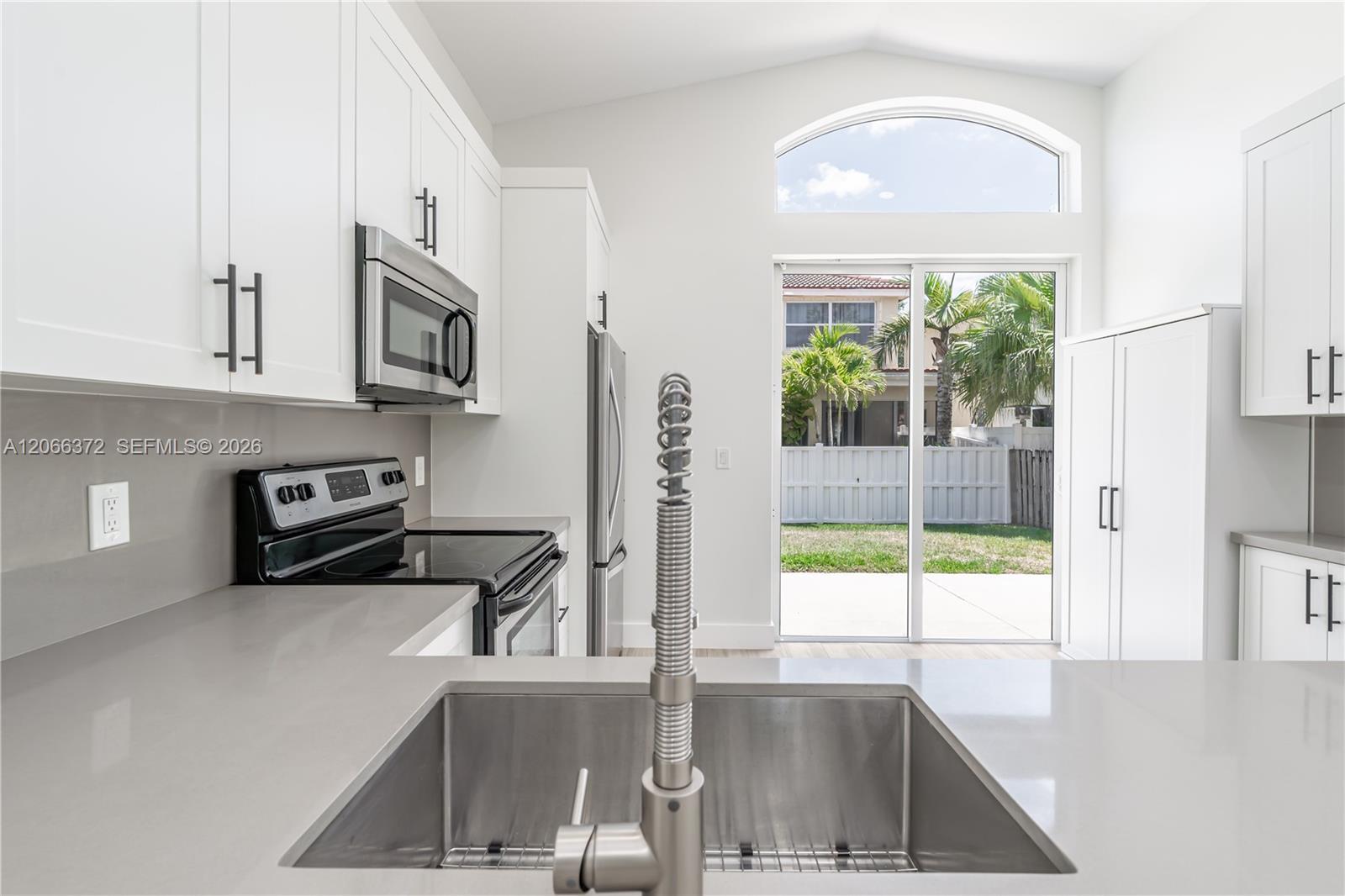 Listing photo 8 for 15130 SW 49th CT Unit#15130, Davie, FL, 33331