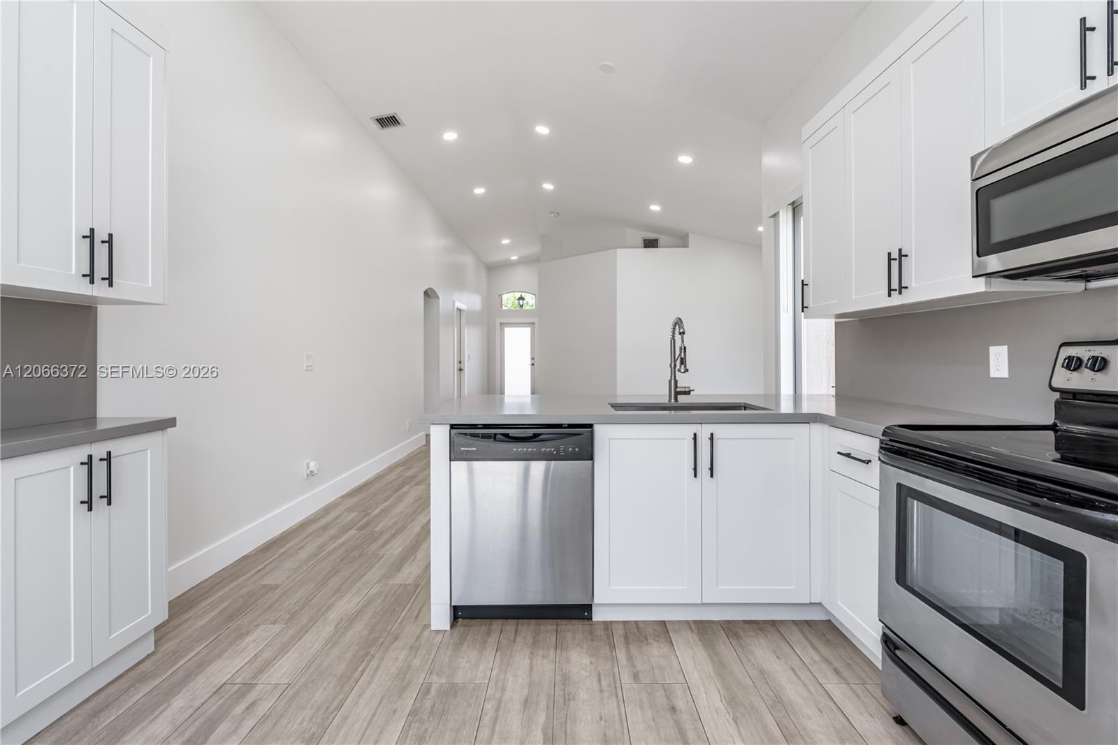 Listing photo 9 for 15130 SW 49th CT Unit#15130, Davie, FL, 33331