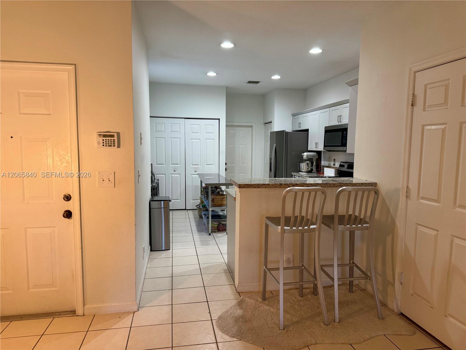 Listing photo 3 for 3973 Orange Tree Ln Unit#0, Weston, FL, 33332