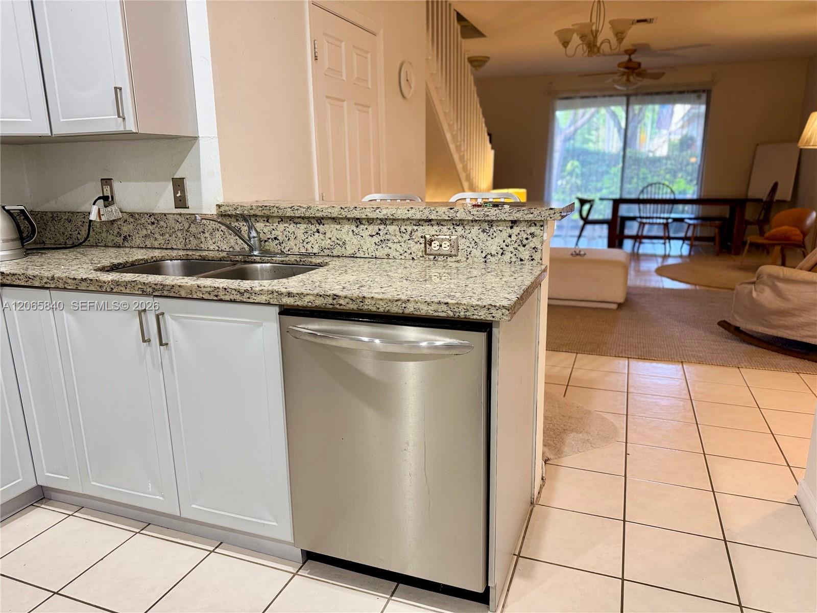 Listing photo 4 for 3973 Orange Tree Ln Unit#0, Weston, FL, 33332