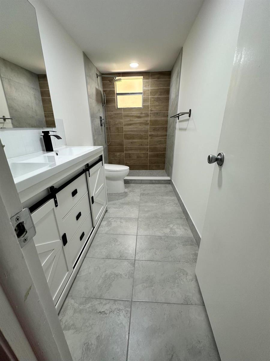 Listing photo 12 for 410 NW 68TH Avenue Unit#111, Plantation, FL, 33317