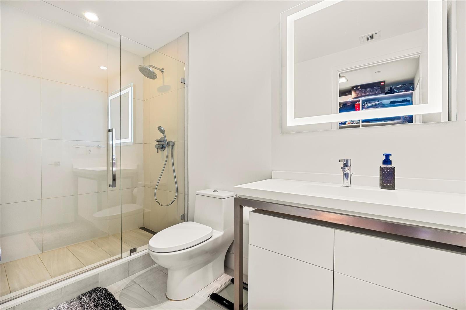 Listing photo 11 for 2000 METROPICA Way Unit#216, Sunrise, FL, 33323