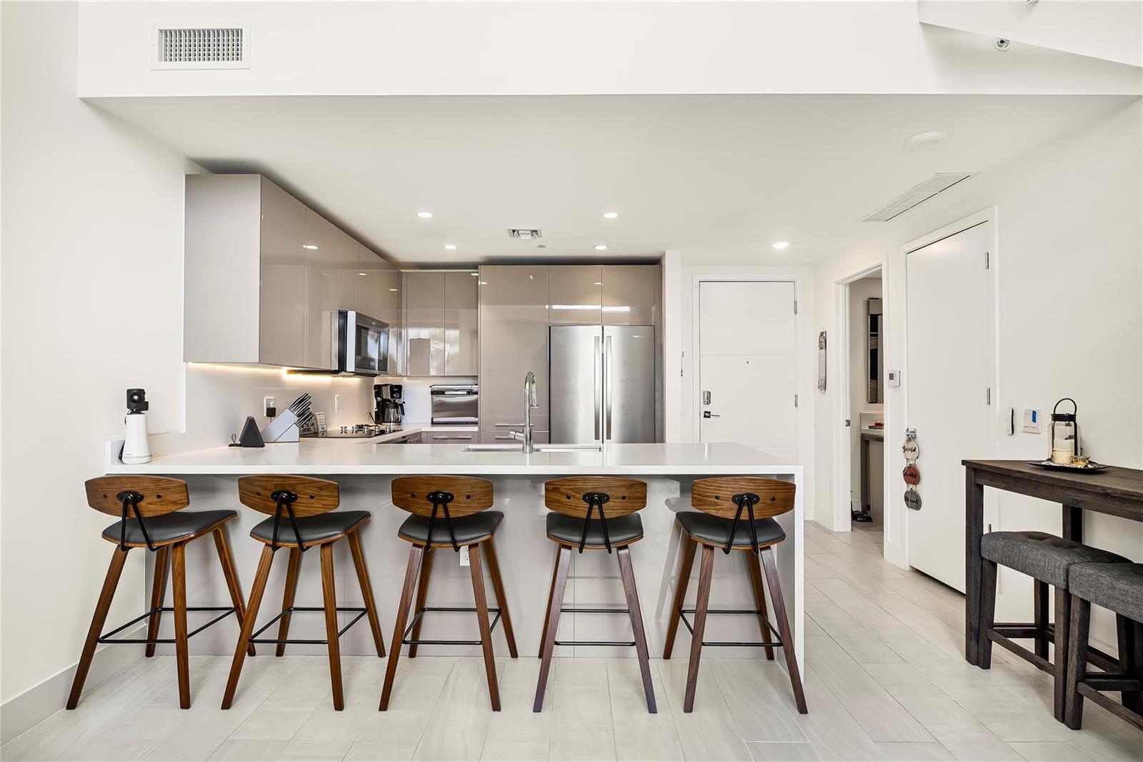 Listing photo 3 for 2000 METROPICA Way Unit#216, Sunrise, FL, 33323