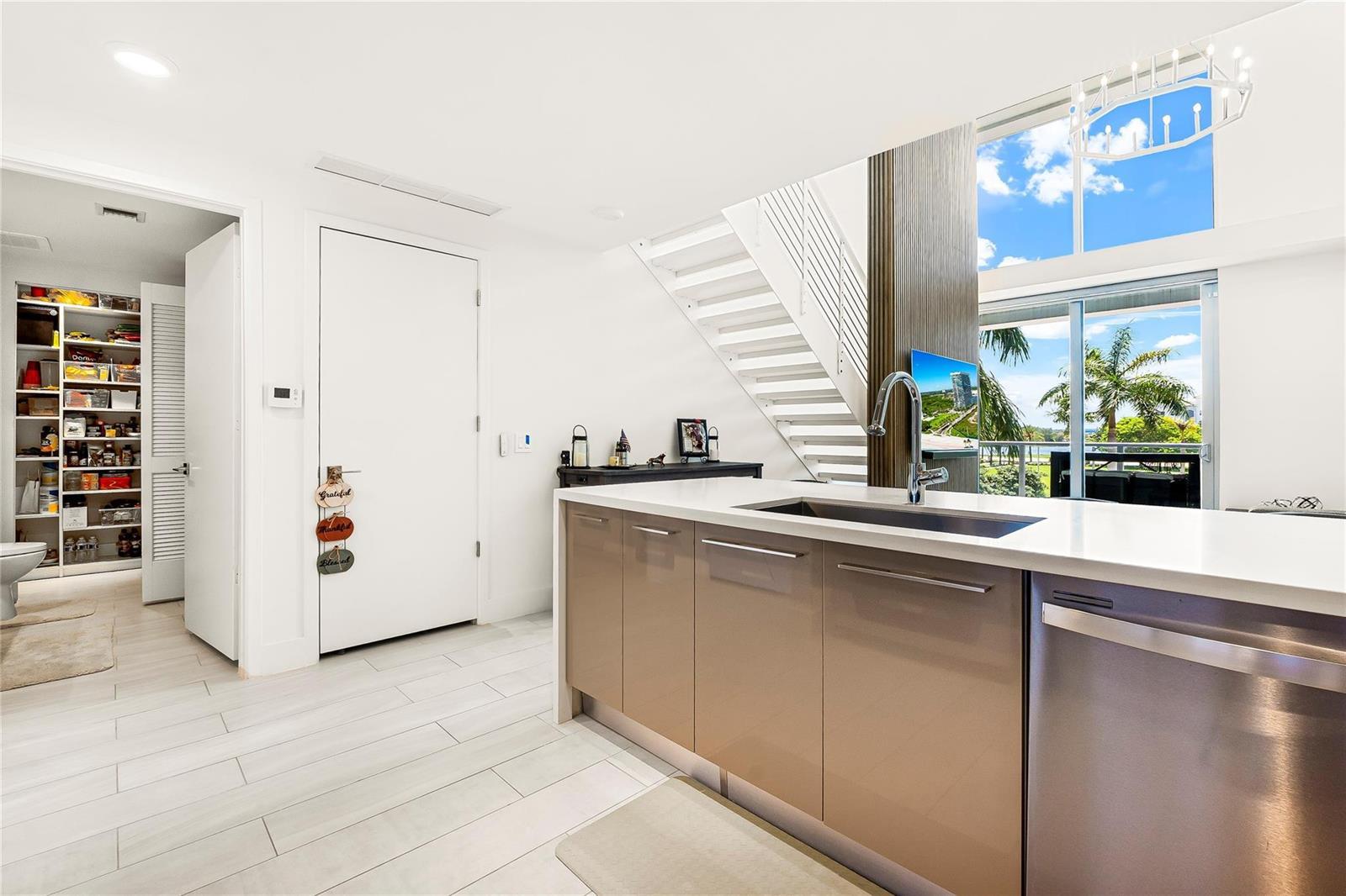 Listing photo 5 for 2000 METROPICA Way Unit#216, Sunrise, FL, 33323