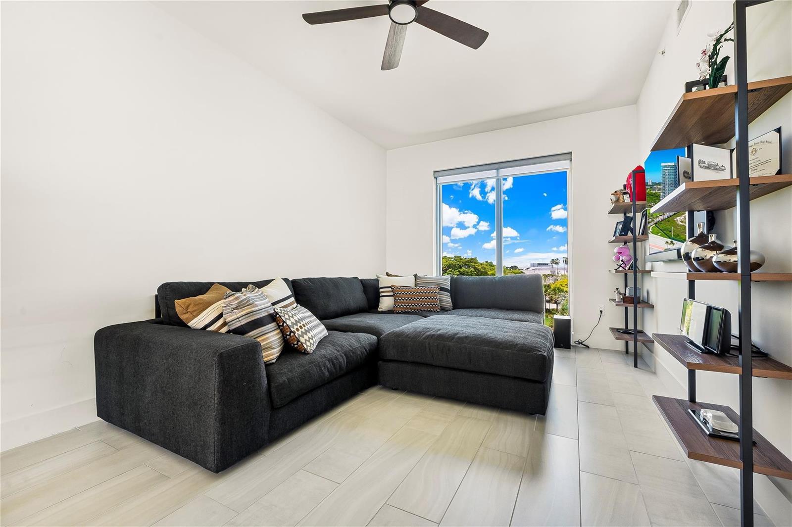 Listing photo 7 for 2000 METROPICA Way Unit#216, Sunrise, FL, 33323