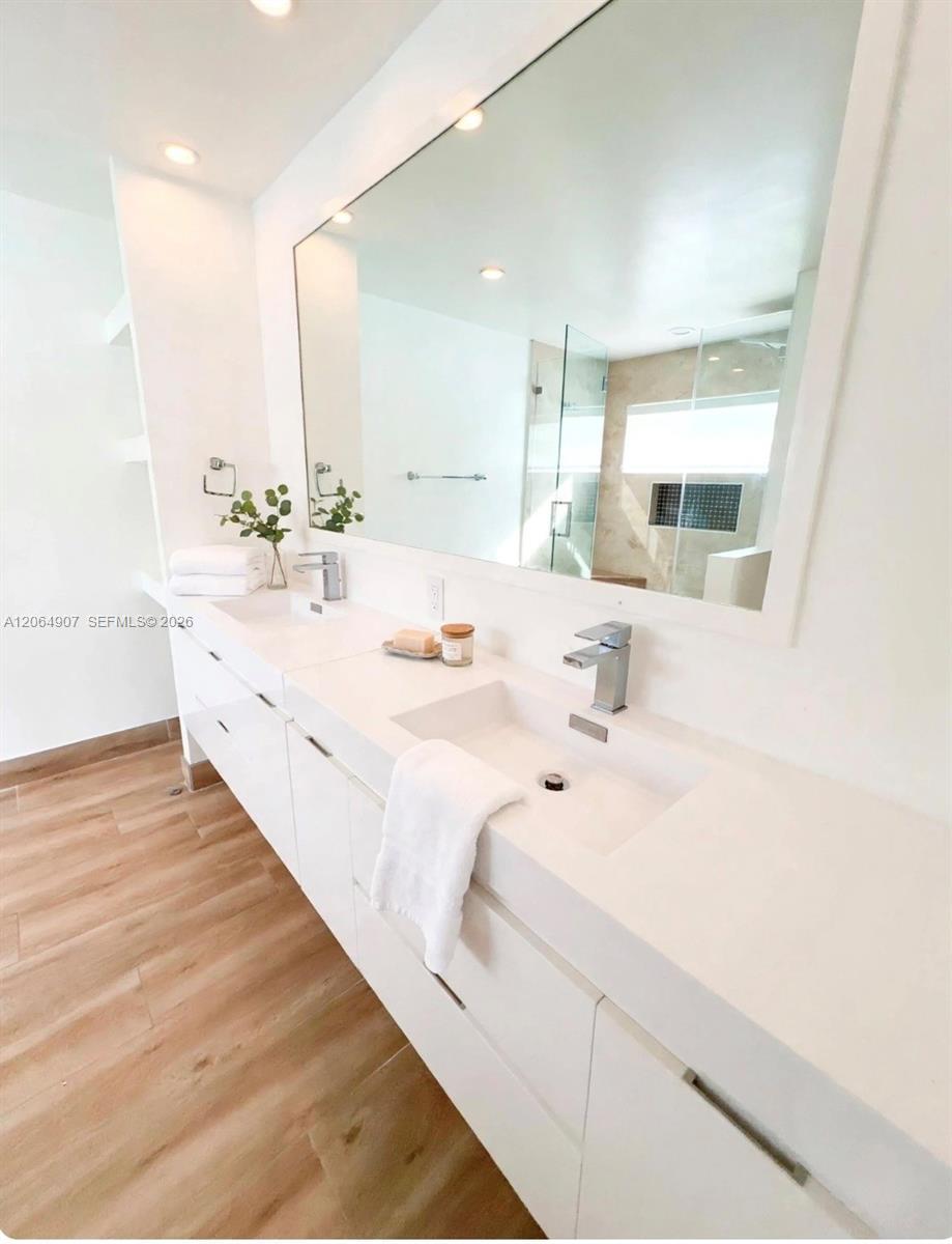 Listing photo 11 for 1064 Cedar Falls Dr Unit#n/a, Weston, FL, 33327