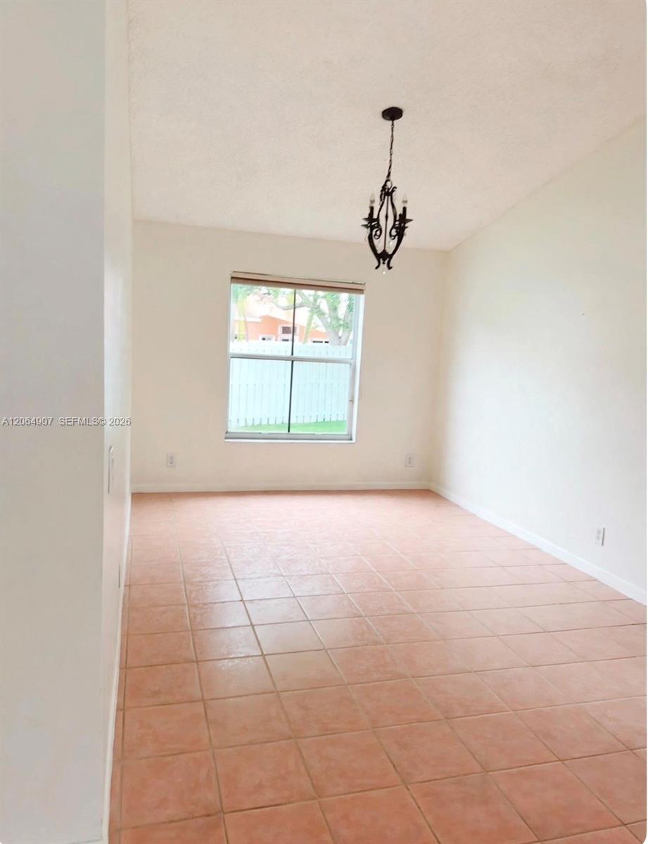 Listing photo 4 for 1064 Cedar Falls Dr Unit#n/a, Weston, FL, 33327