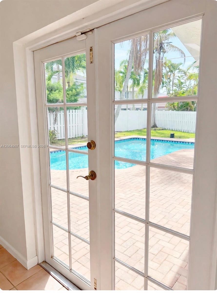 Listing photo 5 for 1064 Cedar Falls Dr Unit#n/a, Weston, FL, 33327