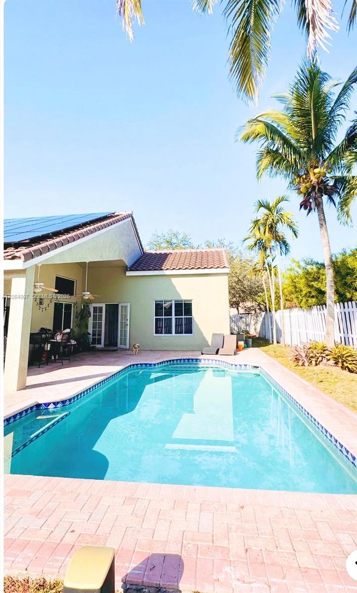 Listing photo 6 for 1064 Cedar Falls Dr Unit#n/a, Weston, FL, 33327