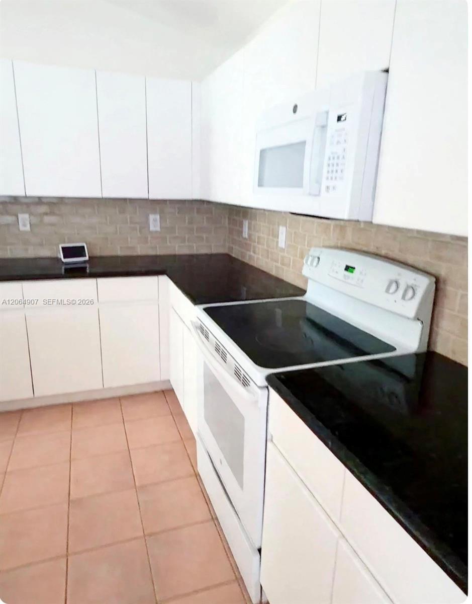 Listing photo 8 for 1064 Cedar Falls Dr Unit#n/a, Weston, FL, 33327