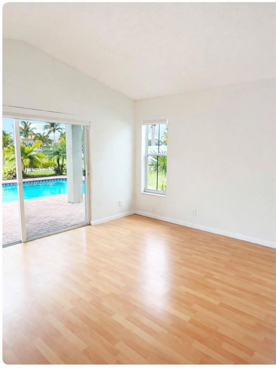 Listing photo 10 for 1064 Cedar Falls Dr Unit#n/a, Weston, FL, 33327