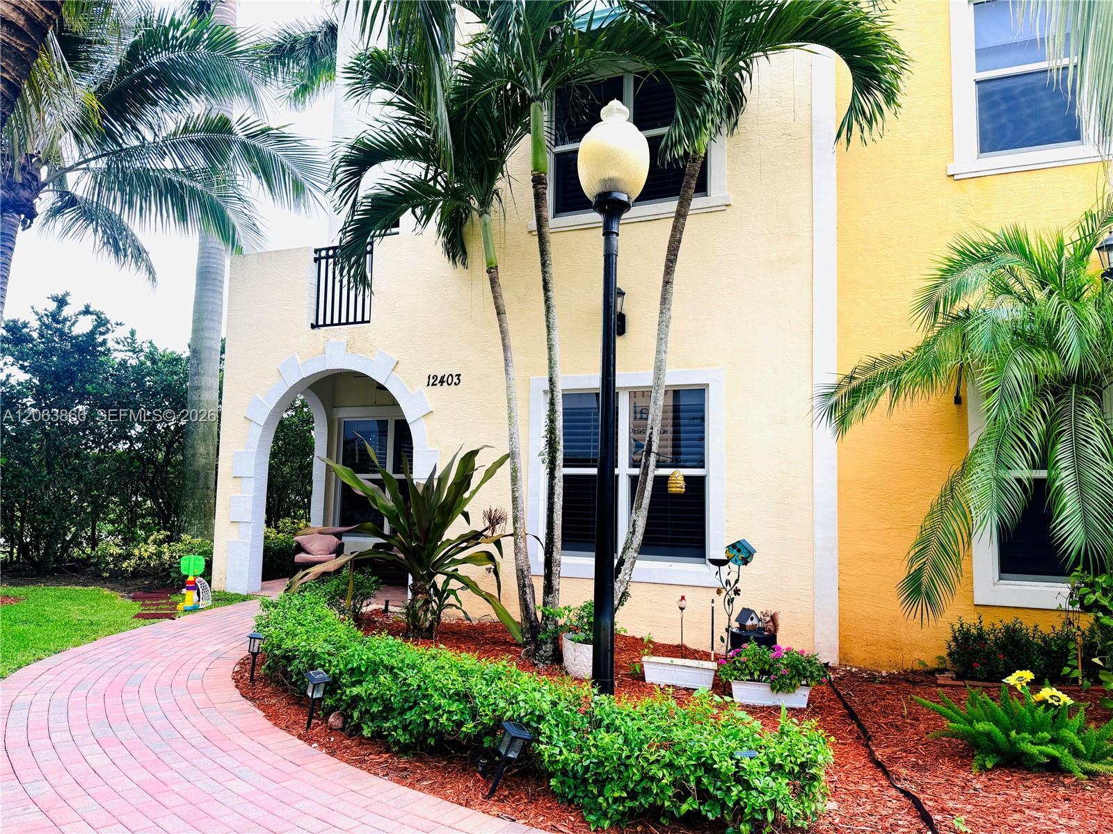Listing photo 1 for 12403 NW 18th Ct Unit#12403, Pembroke Pines, FL, 33028
