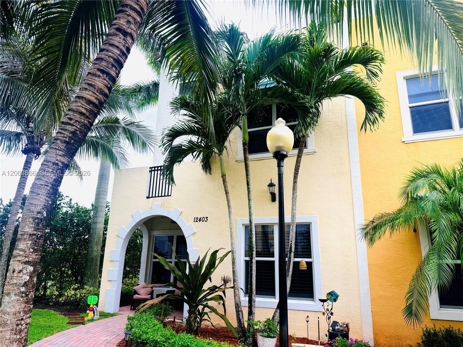 Listing photo 2 for 12403 NW 18th Ct Unit#12403, Pembroke Pines, FL, 33028