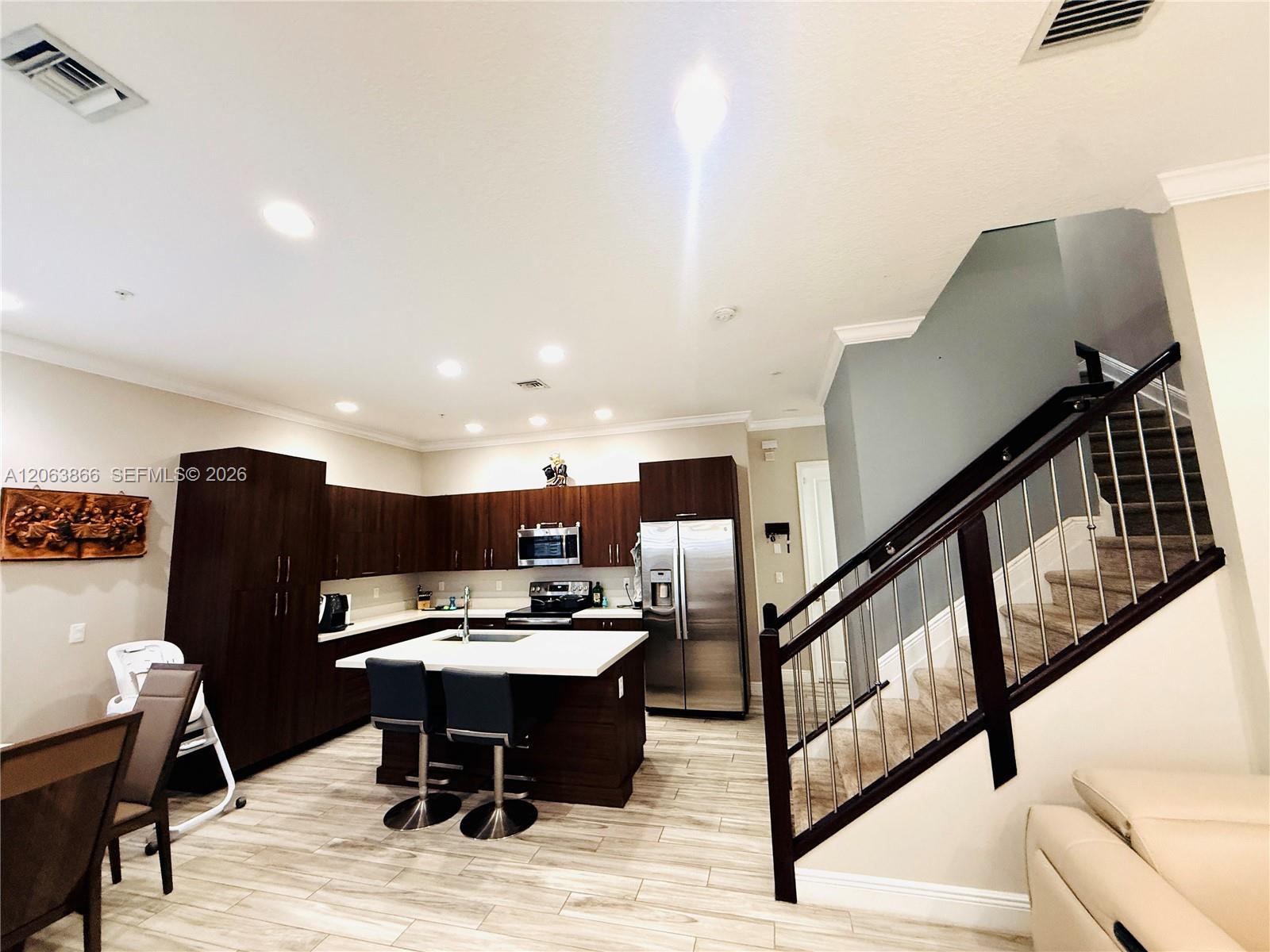 Listing photo 11 for 12403 NW 18th Ct Unit#12403, Pembroke Pines, FL, 33028