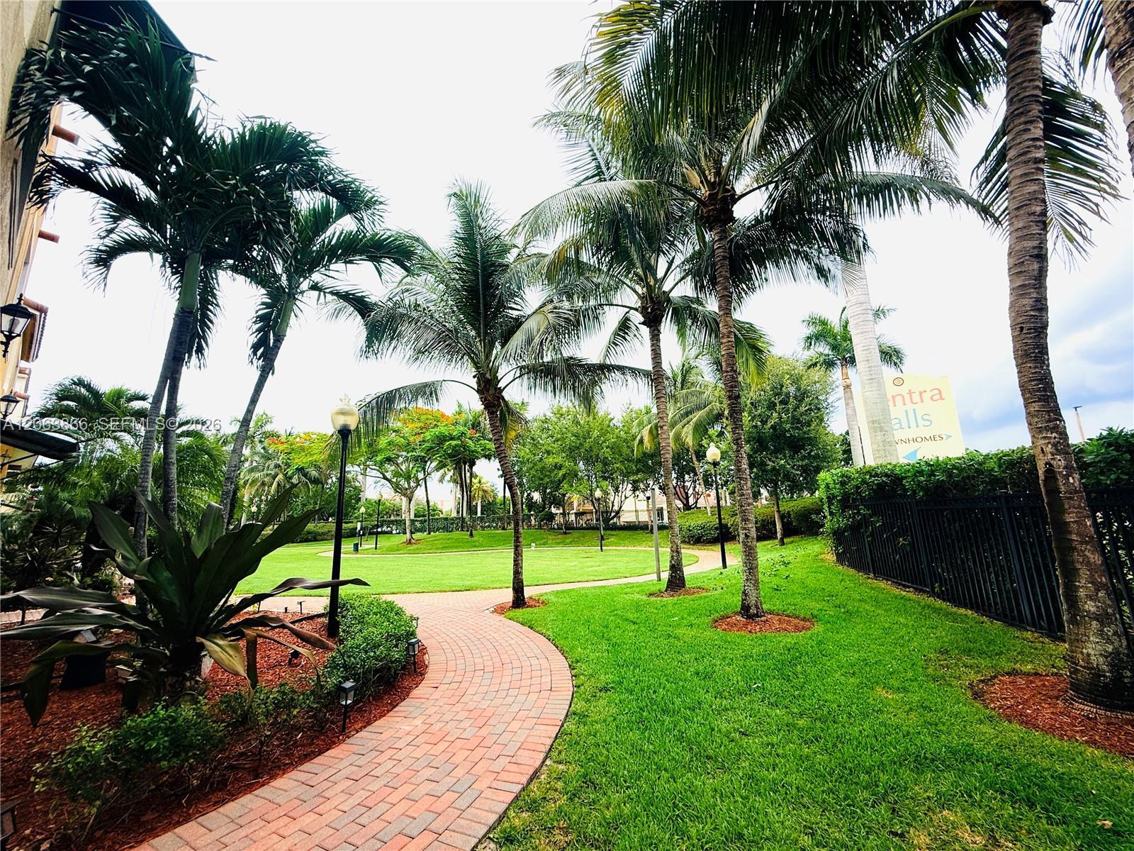Listing photo 6 for 12403 NW 18th Ct Unit#12403, Pembroke Pines, FL, 33028