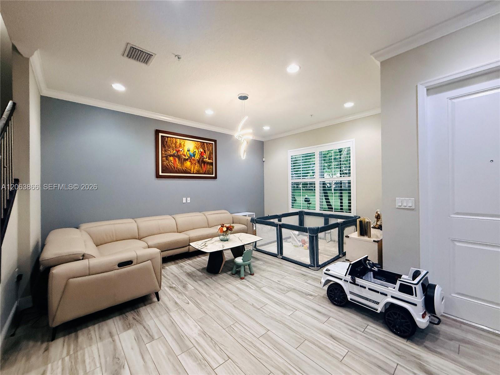 Listing photo 8 for 12403 NW 18th Ct Unit#12403, Pembroke Pines, FL, 33028