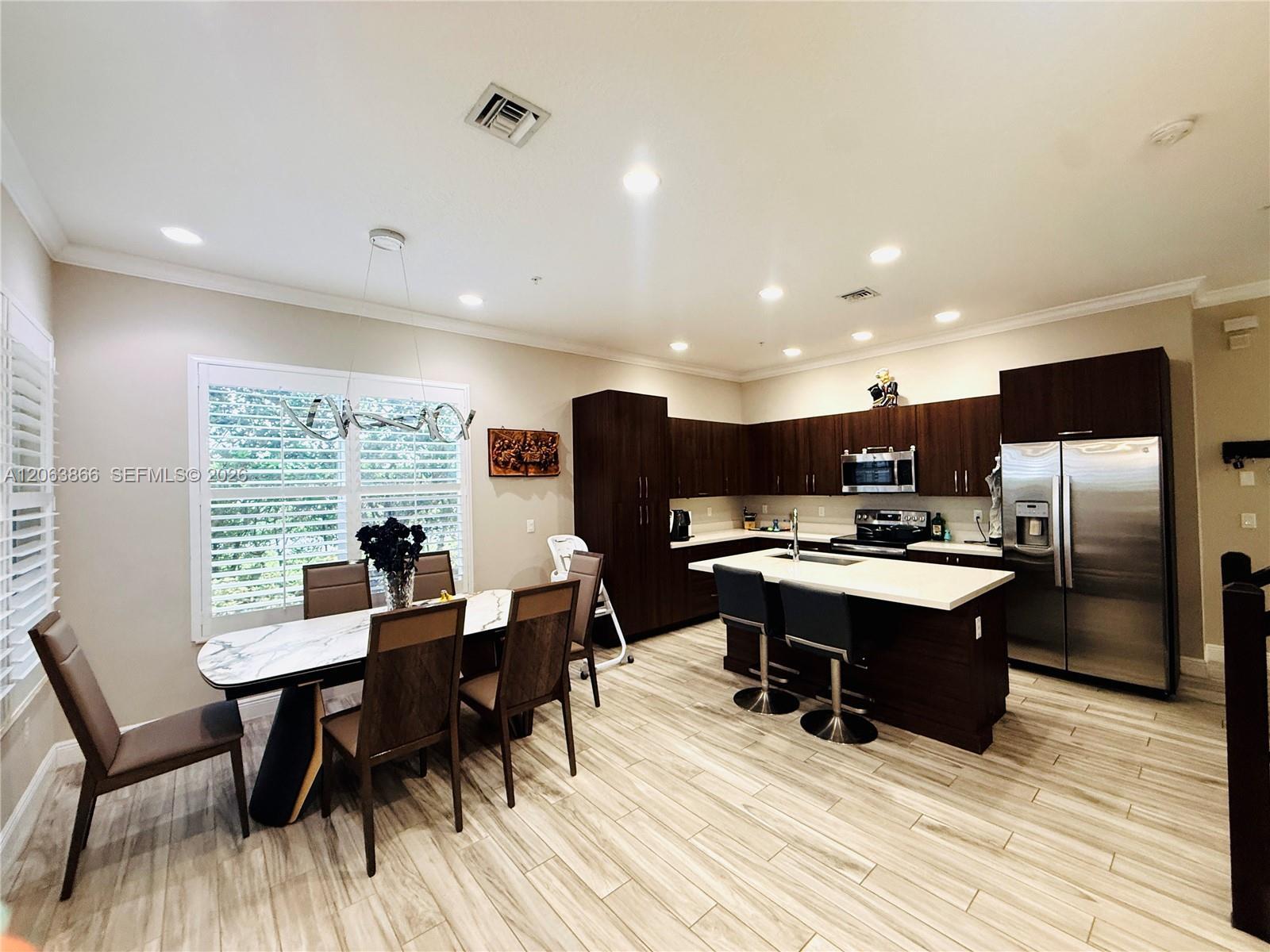 Listing photo 9 for 12403 NW 18th Ct Unit#12403, Pembroke Pines, FL, 33028
