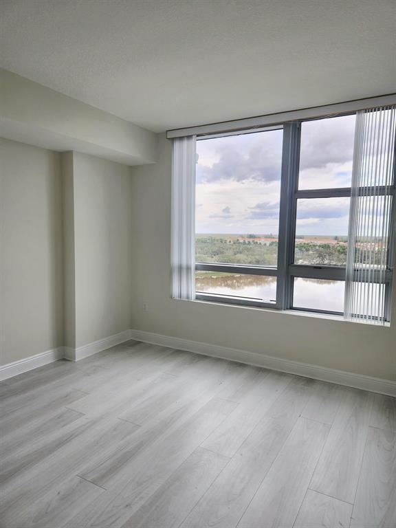 Listing photo 9 for 2681 N FLAMINGO Road Unit#1104 S, Sunrise, FL, 33323