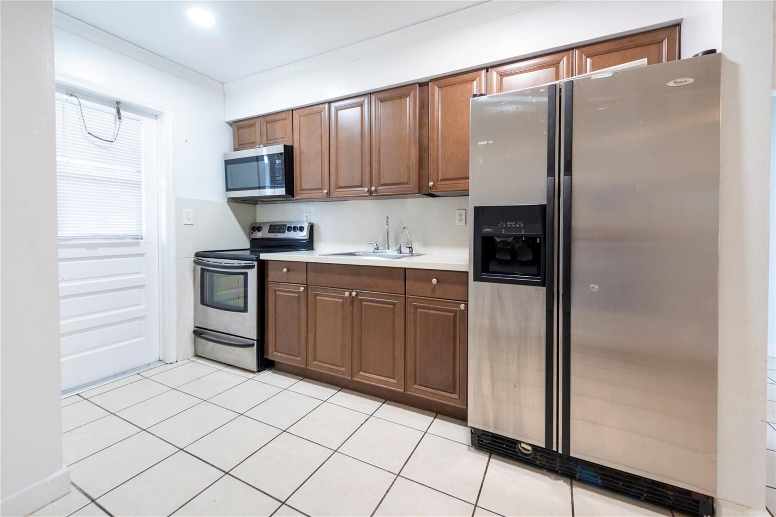 Listing photo 2 for 6170 SW 43RD Street Unit#1-2, Davie, FL, 33314