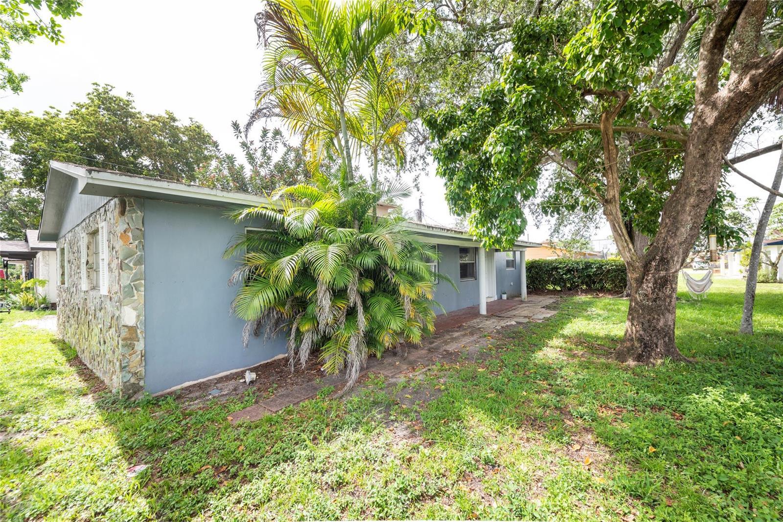 Listing photo 15 for 6170 SW 43RD Street Unit#1-2, Davie, FL, 33314