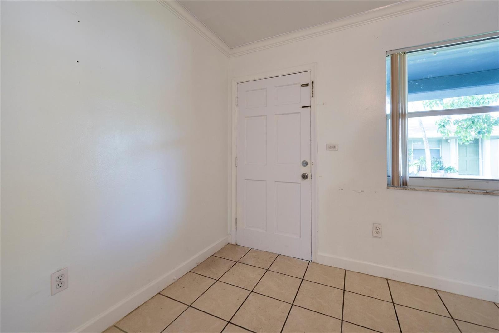 Listing photo 6 for 6170 SW 43RD Street Unit#1-2, Davie, FL, 33314