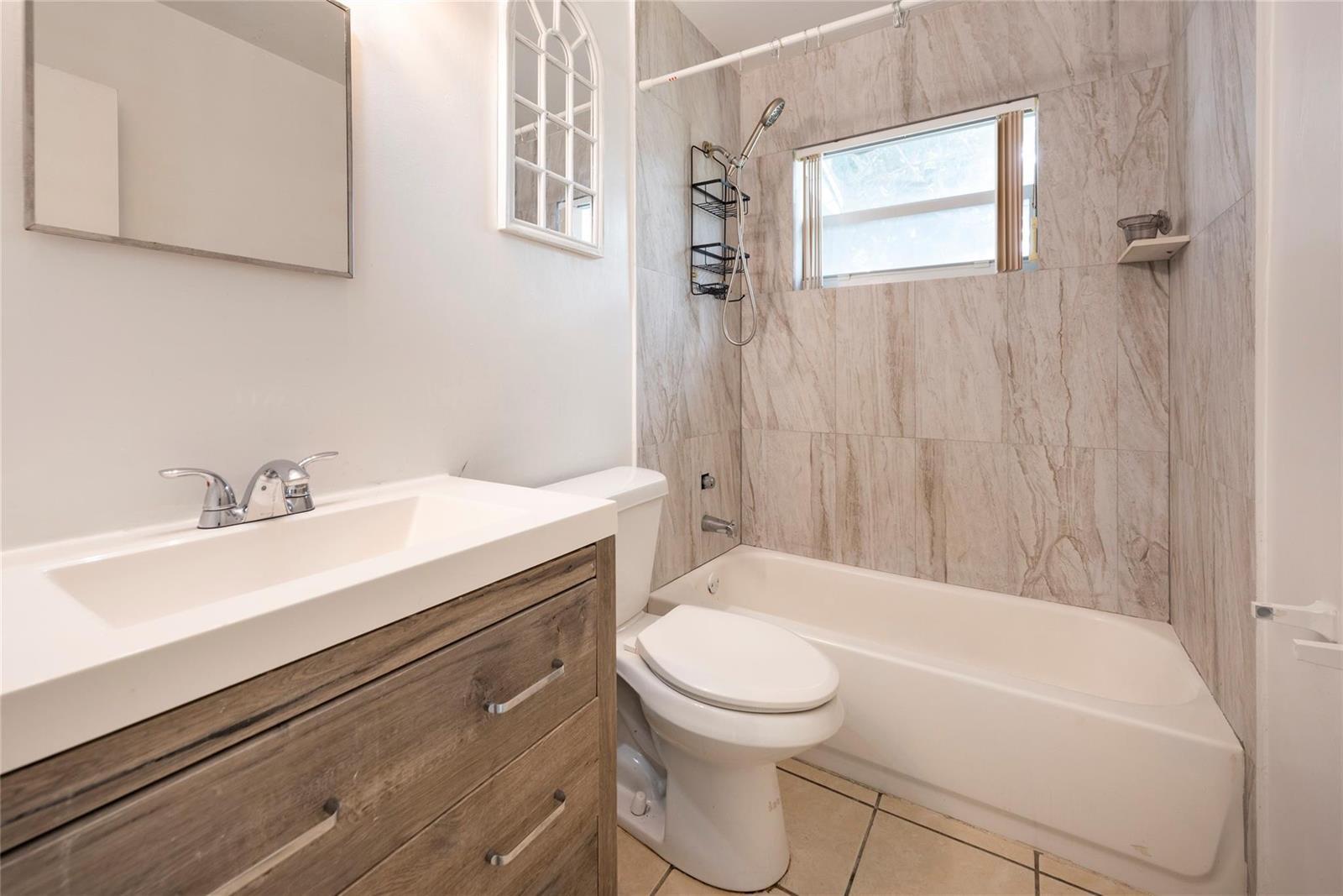 Listing photo 9 for 6170 SW 43RD Street Unit#1-2, Davie, FL, 33314