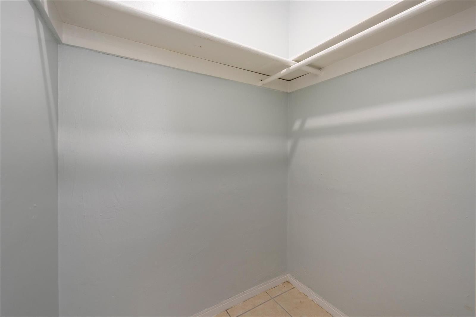 Listing photo 10 for 6170 SW 43RD Street Unit#1-2, Davie, FL, 33314