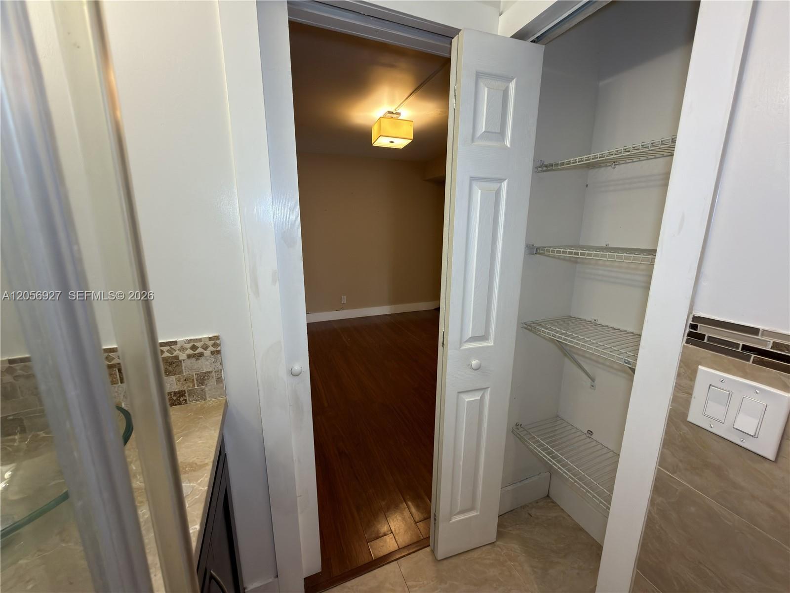 Listing photo 14 for 320 Racquet Club Rd Unit#104, Weston, FL, 33326