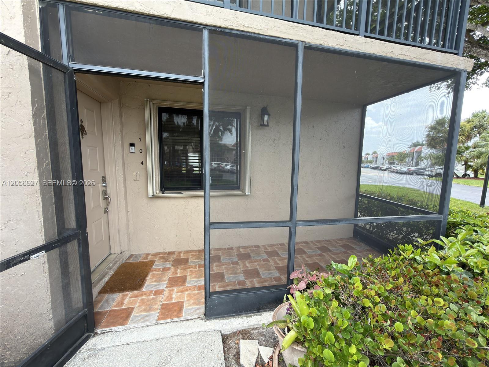 Listing photo 3 for 320 Racquet Club Rd Unit#104, Weston, FL, 33326