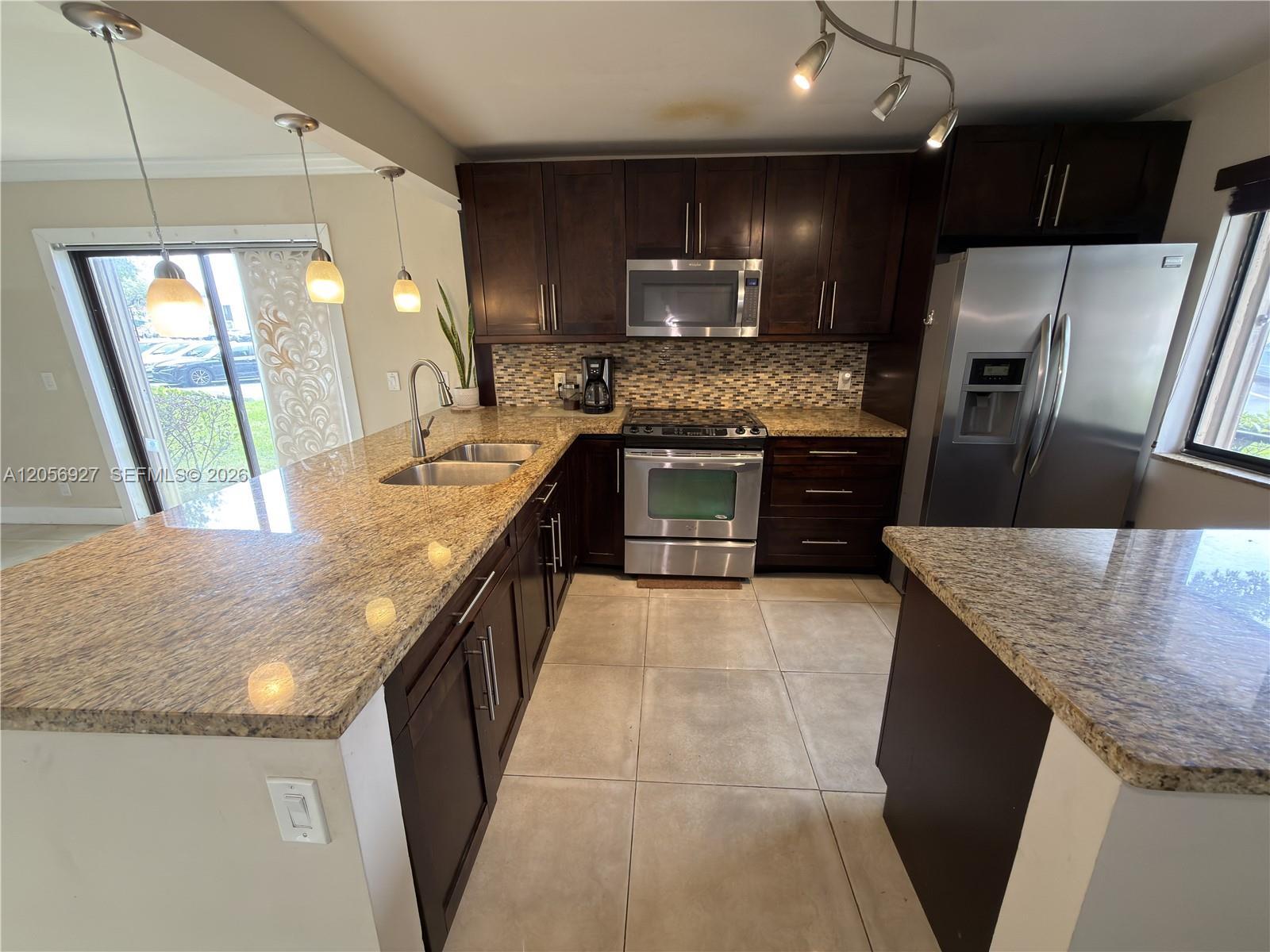 Listing photo 5 for 320 Racquet Club Rd Unit#104, Weston, FL, 33326