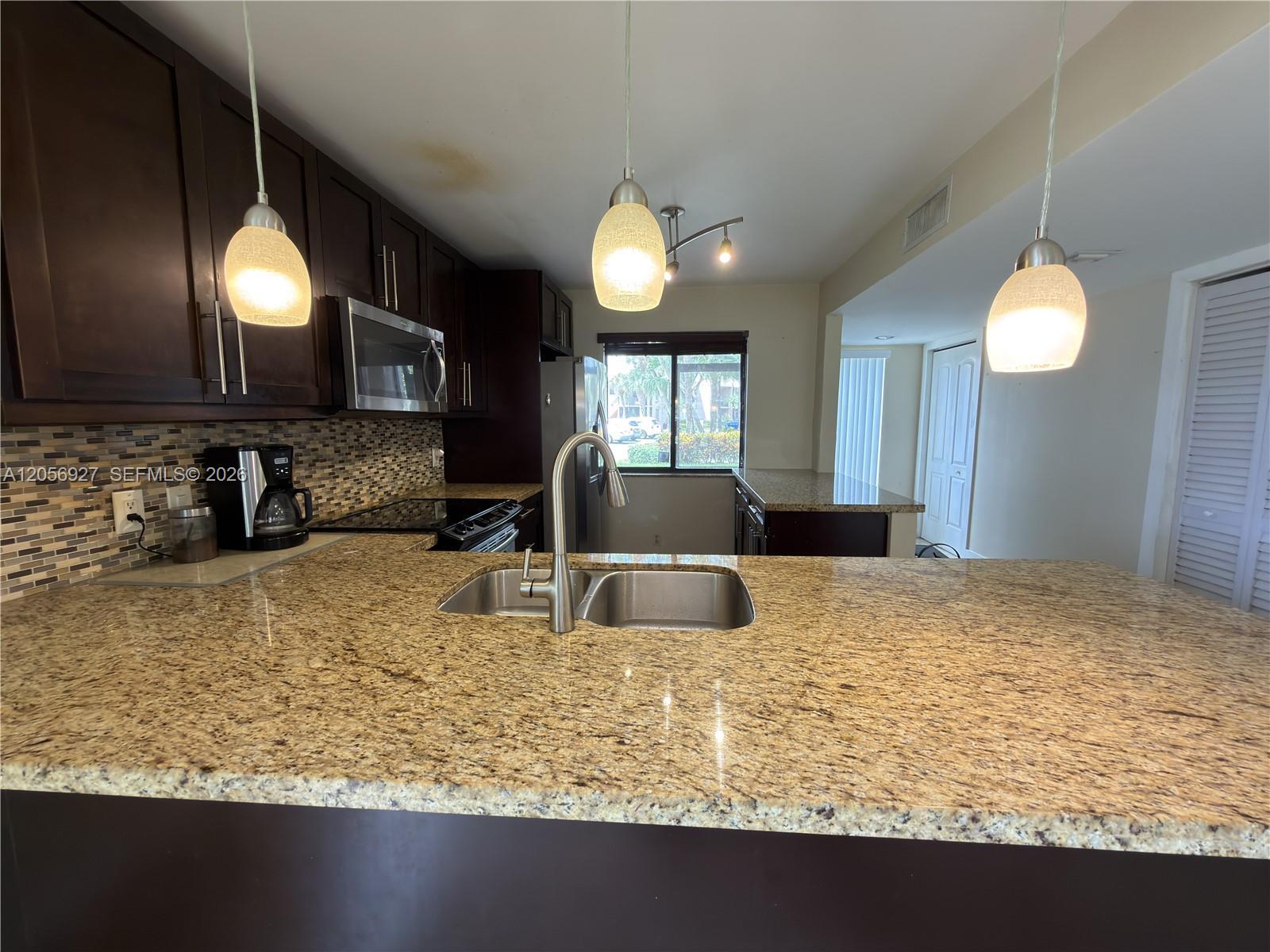 Listing photo 7 for 320 Racquet Club Rd Unit#104, Weston, FL, 33326