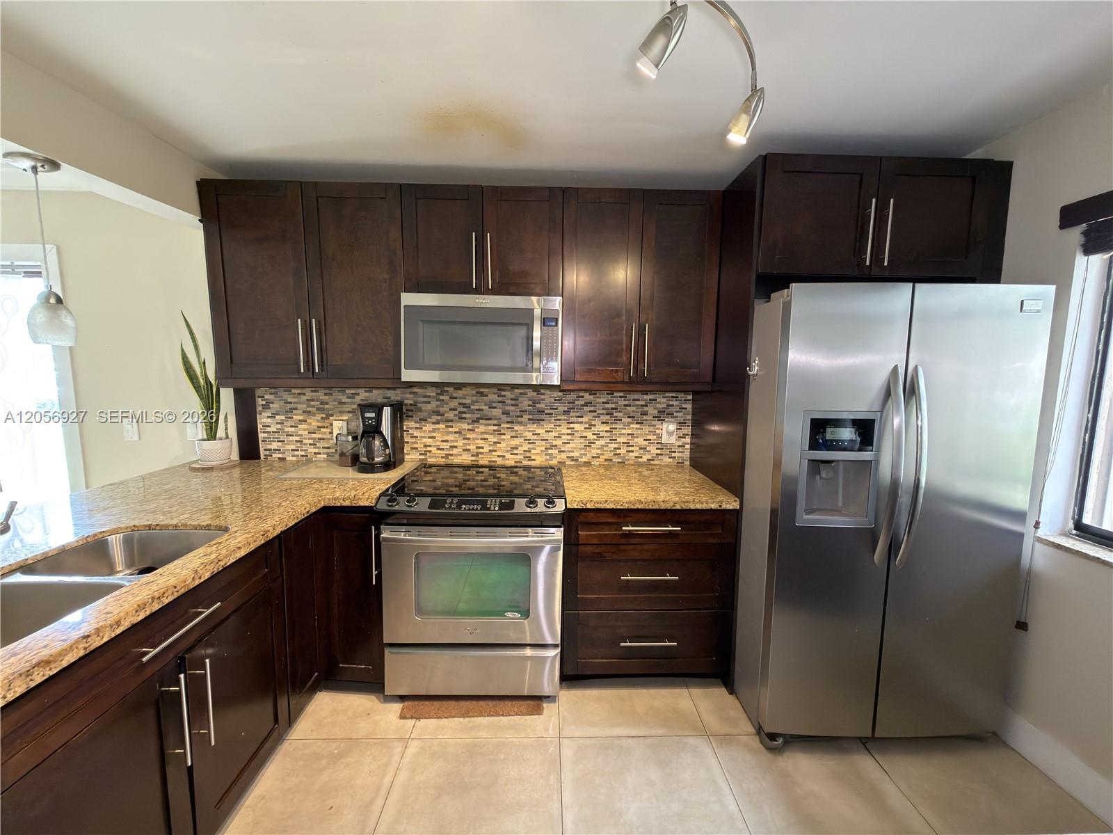 Listing photo 8 for 320 Racquet Club Rd Unit#104, Weston, FL, 33326