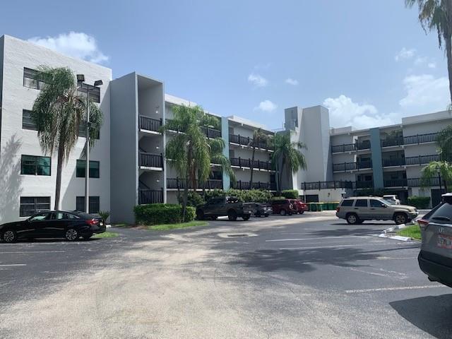 Listing photo 1 for 1021 MOCKINGBIRD Lane Unit#217, Plantation, FL, 33324