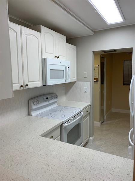 Listing photo 4 for 1021 MOCKINGBIRD Lane Unit#217, Plantation, FL, 33324