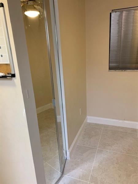 Listing photo 7 for 1021 MOCKINGBIRD Lane Unit#217, Plantation, FL, 33324