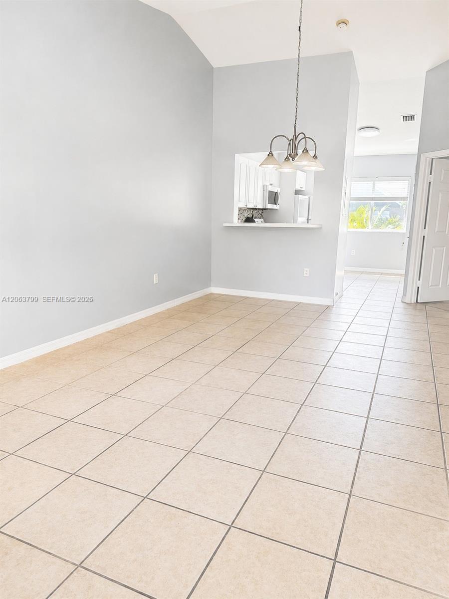 Listing photo 2 for 7830 NW 6th St Unit#204, Pembroke Pines, FL, 33024