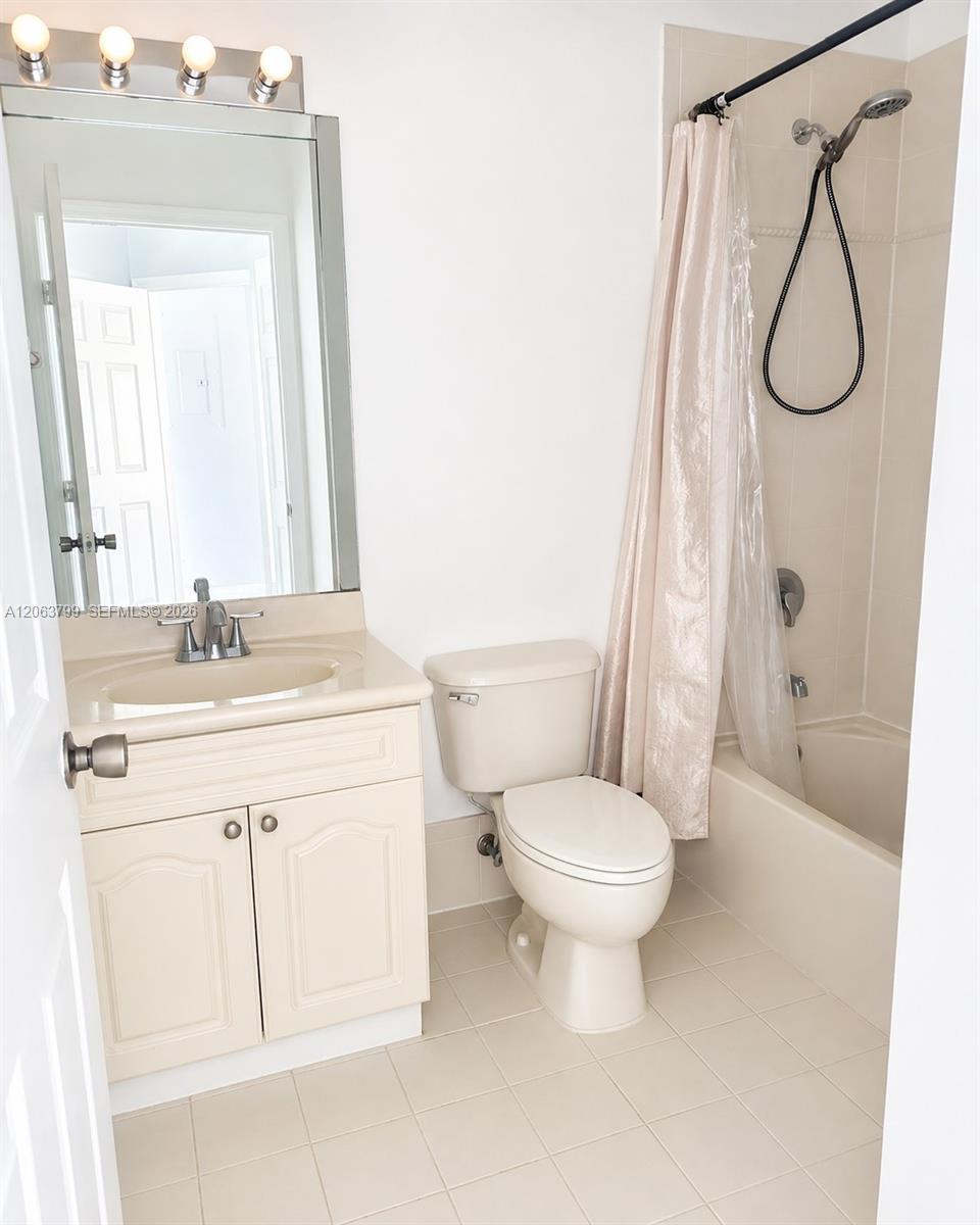 Listing photo 6 for 7830 NW 6th St Unit#204, Pembroke Pines, FL, 33024