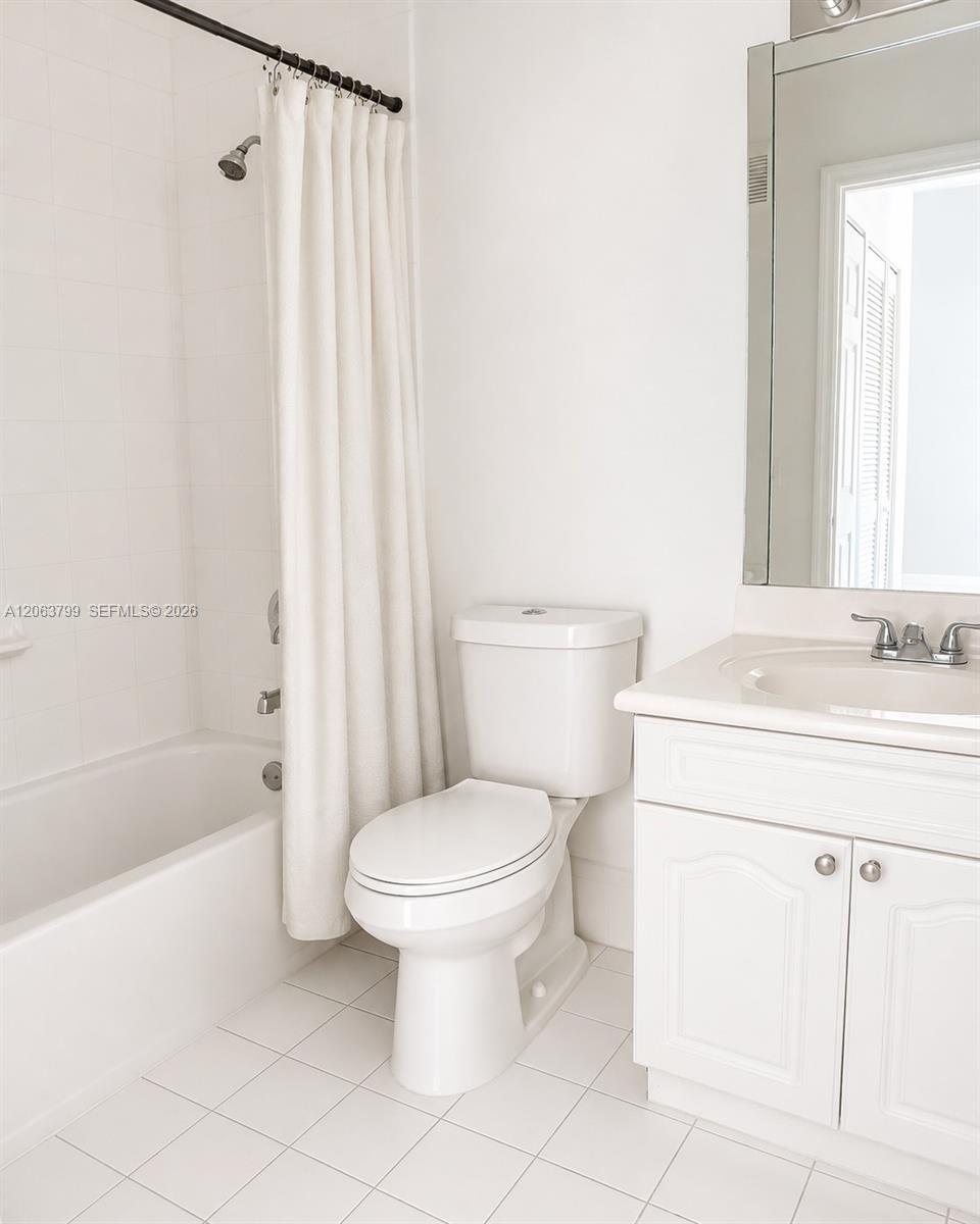 Listing photo 8 for 7830 NW 6th St Unit#204, Pembroke Pines, FL, 33024