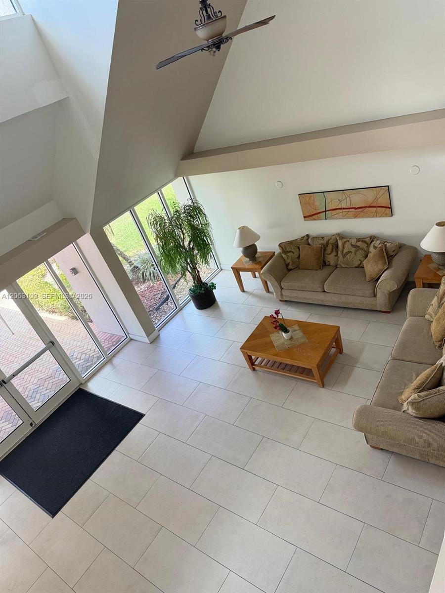 Listing photo 2 for 100 Lakeview Dr Unit#214, Weston, FL, 33326